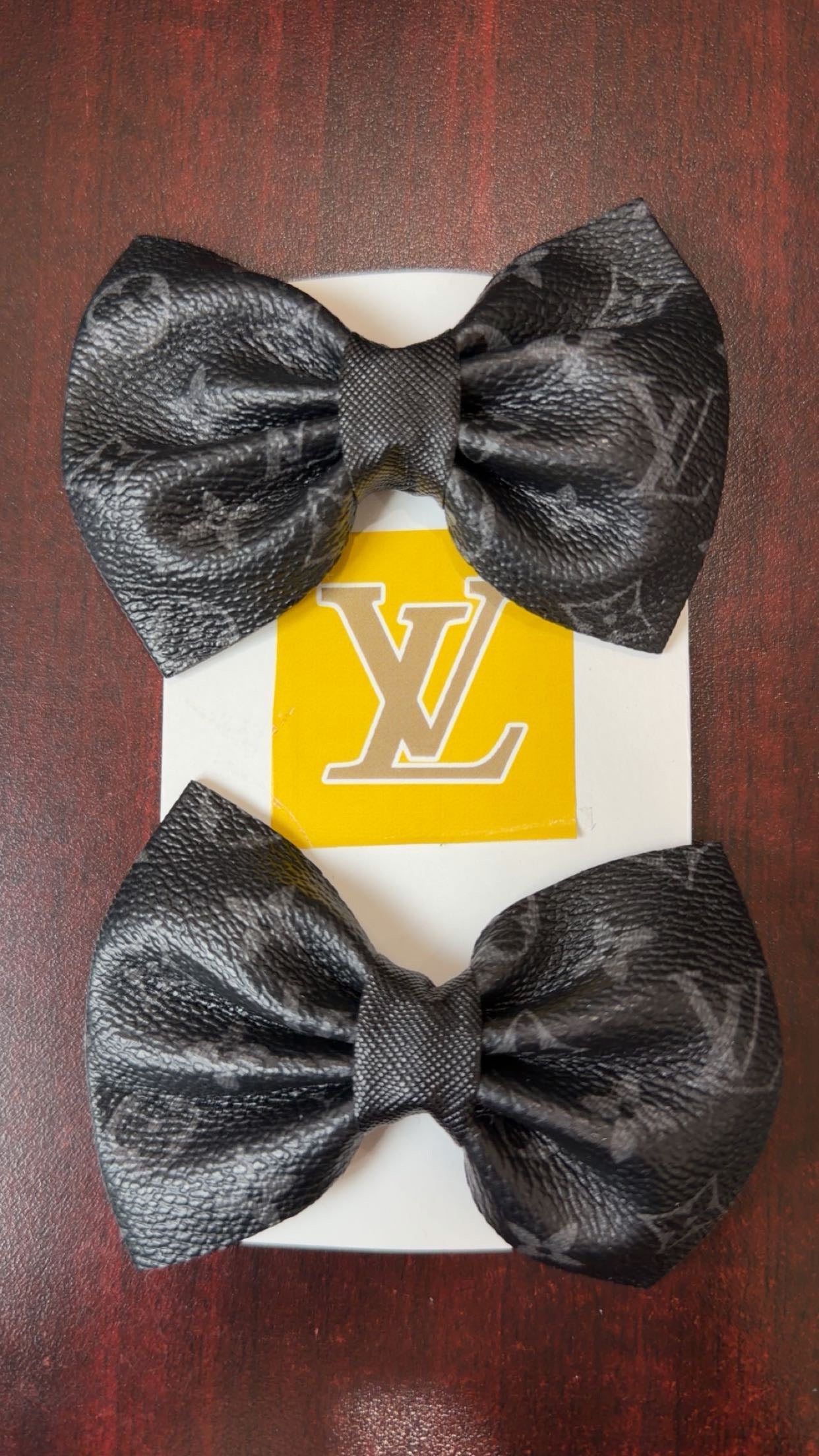 Black Pair of Bows