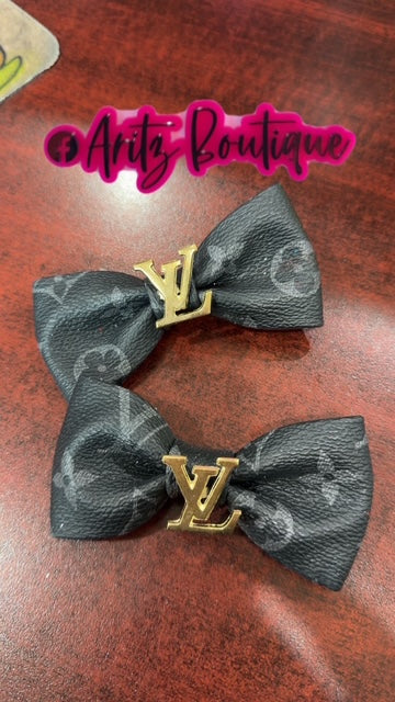 Black Pair of Bows