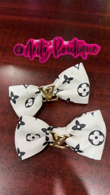 White/Black Pair of Bows